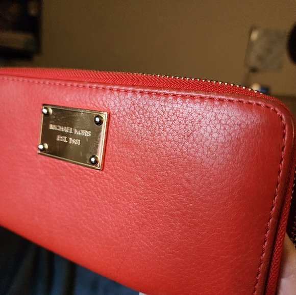 SOLD!! MK wallet - Picture 9 of 9